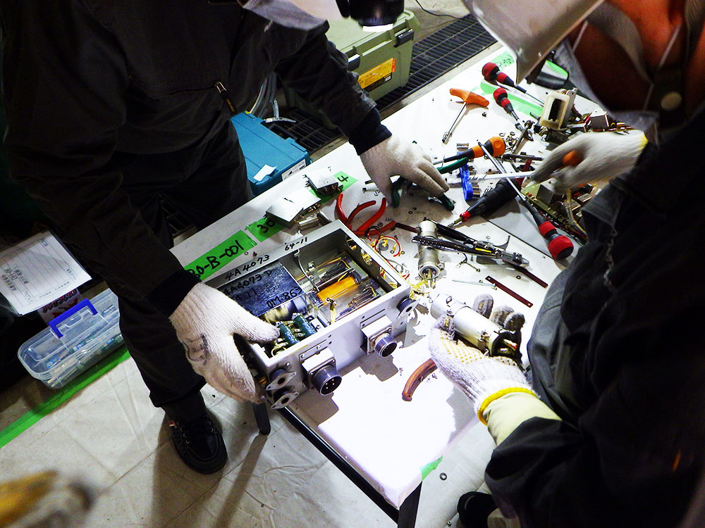 対象機器の取り外し・回収、分析検体の採取